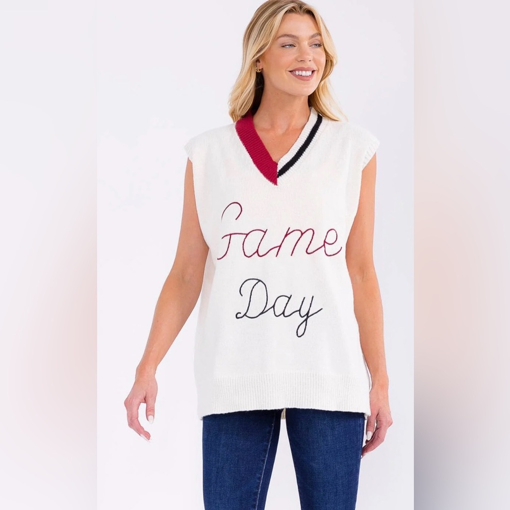 Fame Day White V-Neck Knit Sleeveless Top